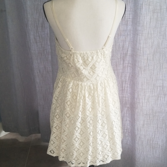 Beautiful cream lace dress EUC - Picture 3 of 5